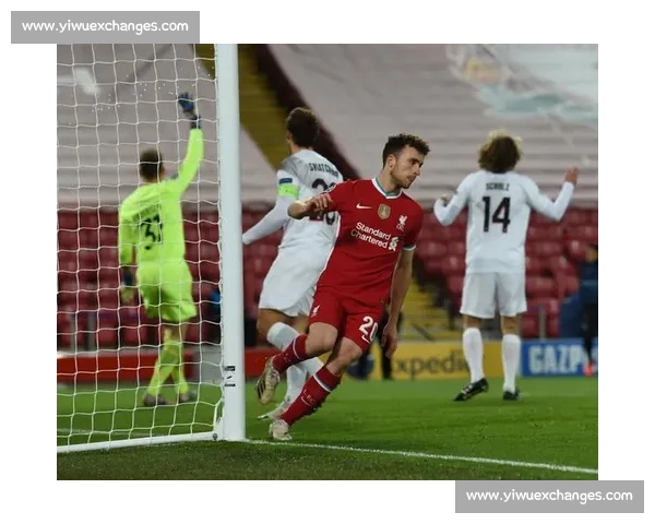 完胜全场展现强大实力球队创造辉煌胜利时刻