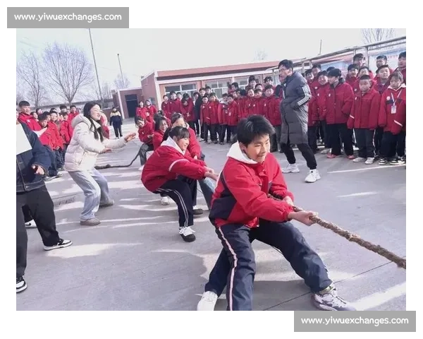 拔河比赛中的团结与奋力拼搏展现了集体力量的无穷魅力 拔河比赛中的团结与奋力拼搏展现了集体力量的无穷魅力